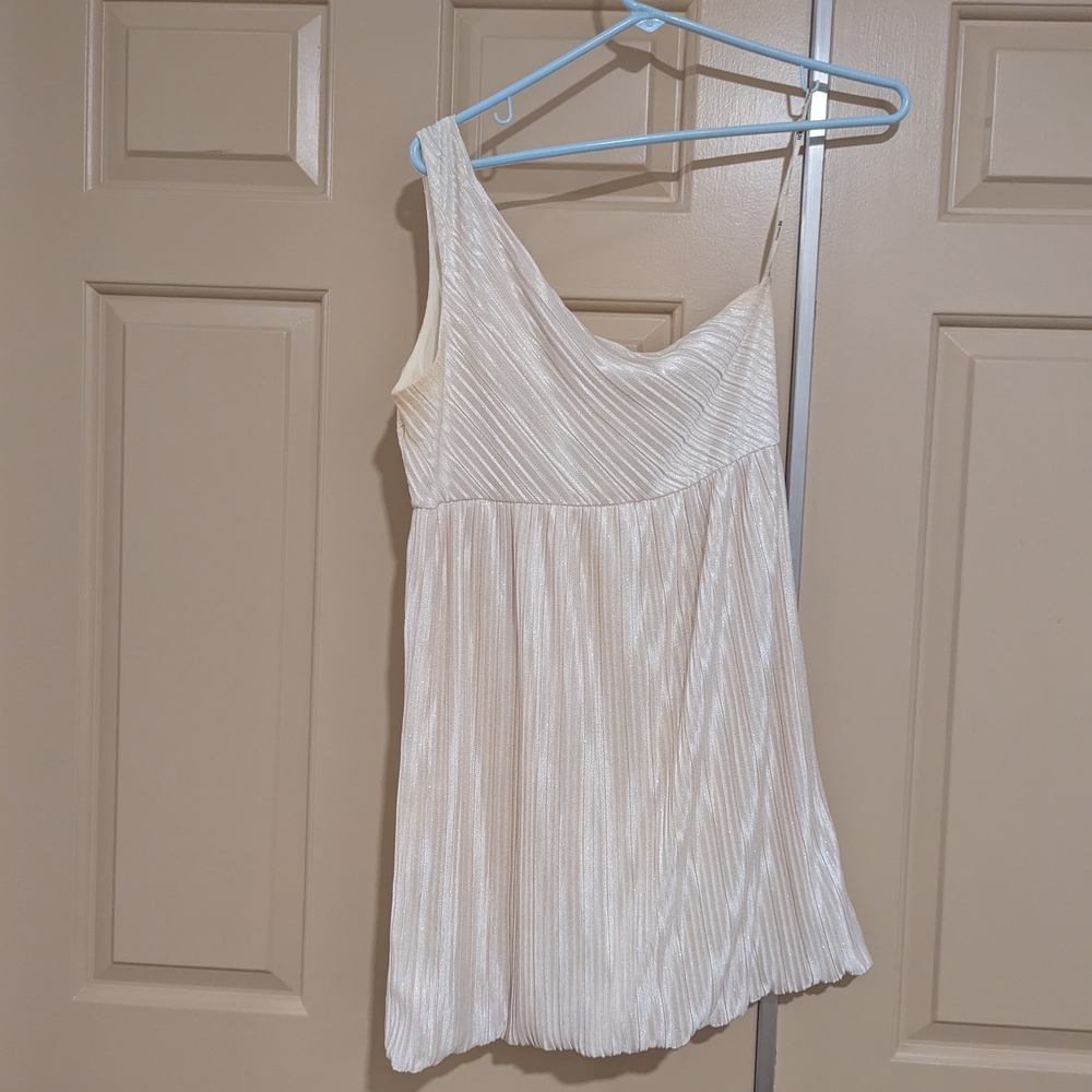 Forever 21 Cream Sleeveless Top